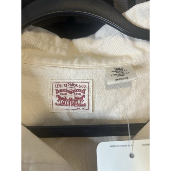 Levi's Women's Plus Size Dylan Western Shirt (White Smoke, 2X) - Picture 2 of 4